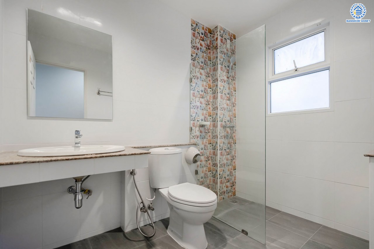 บ้านเดี่ยวมือสองนนทบุรี โครงการ นนทรีฟลอร่า ปิ่นเกล้า-ศาลายา เนื้อที่ 52.5 ตร.ว. ฟังก์ชัน 3 ห้องนอน 3 ห้องน้ำ จอดรถได้ 2 คัน ส่วนกลางครบครัน ตอบโจทย์ทุกครอบครัว บนทำเลเดินทางสะดวก เชื่อมต่อถนนบรมฯ ใกล้เซ็นทรัลปิ่นเกล้า และจุดขึ้นทางด่วนศรีรัช